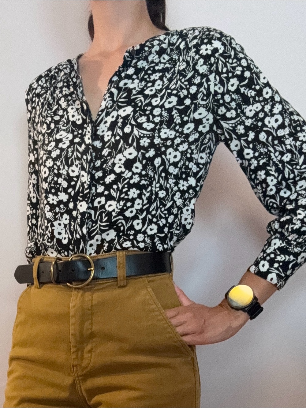 Banana Republic Black & White Floral Button-Up Shirt Size S